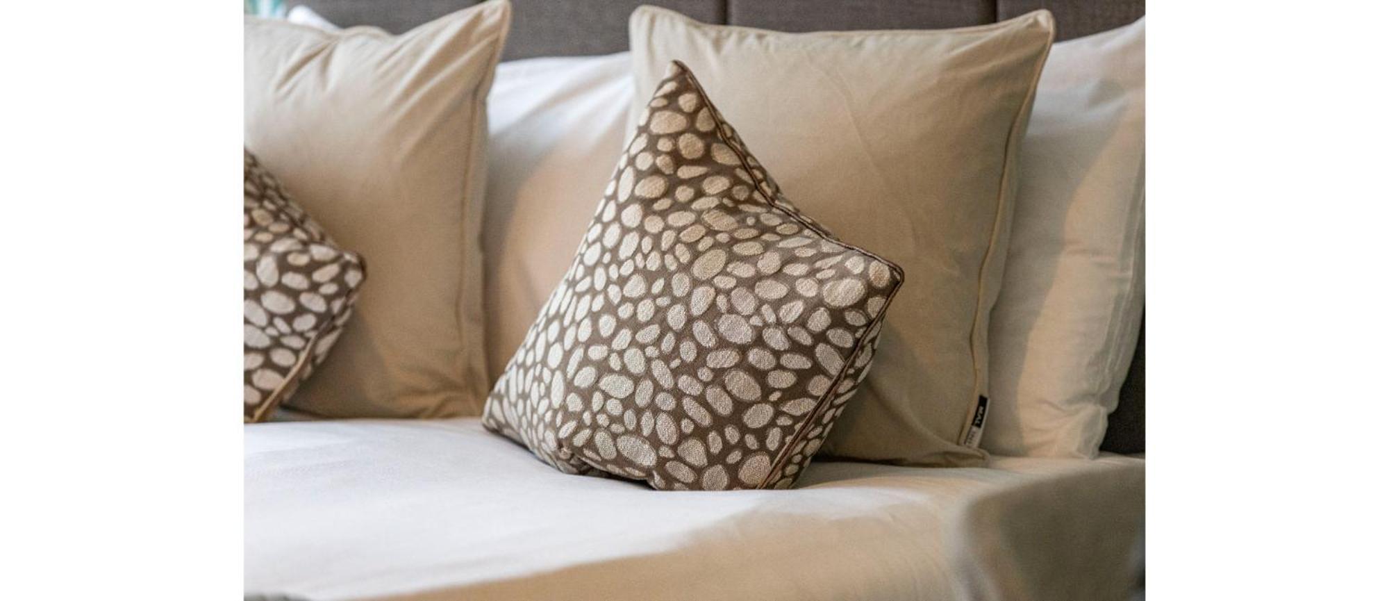 Your Home: 1br Flat With Modern Amenities *
