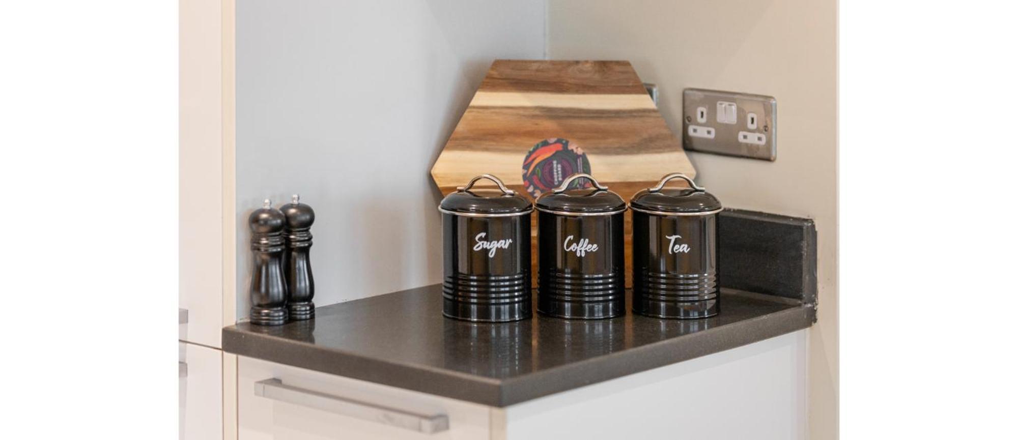 Appartamento Your Home: 1br Flat With Modern Amenities
