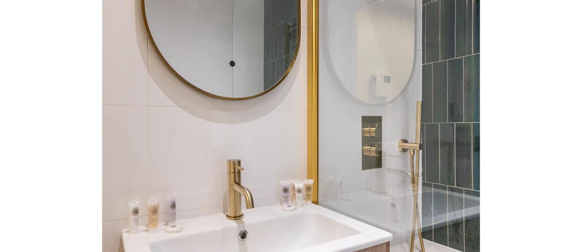 Your Home: 1br Flat With Modern Amenities Appartamento *